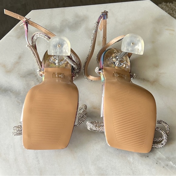 Rhinestone clear bow heels. - Picture 6 of 11